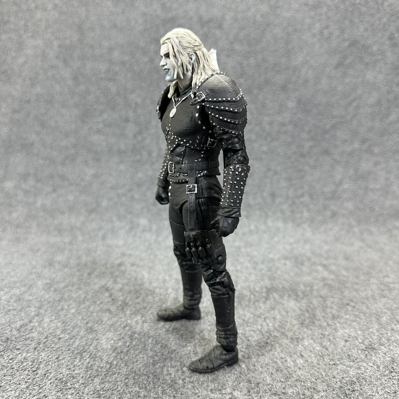 McFarlane Netfix The Witcher Geralt of Rivia Henry Cavill 7" Action Figure