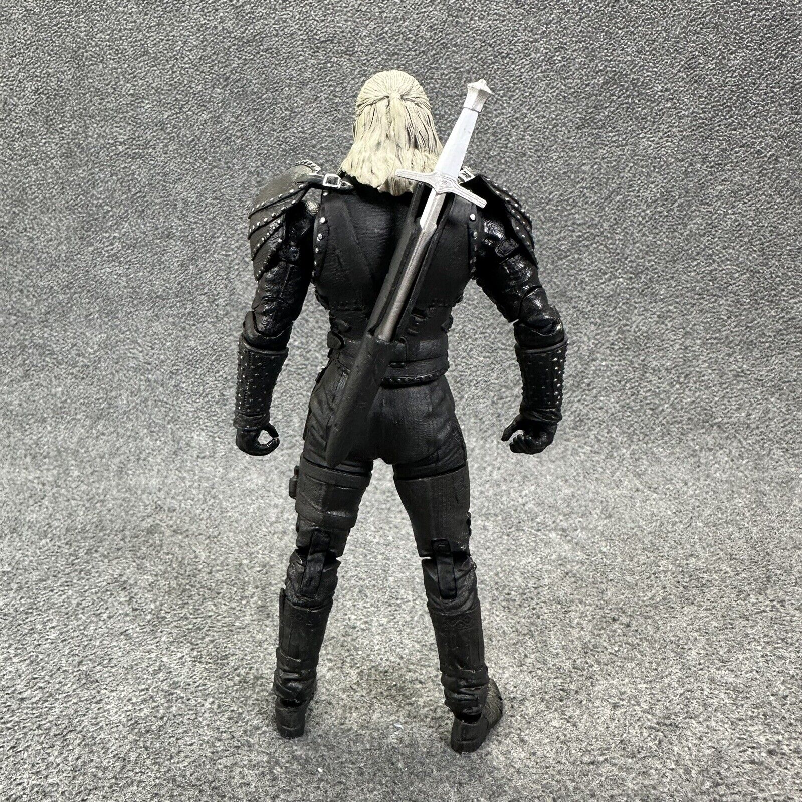 McFarlane Netfix The Witcher Geralt of Rivia Henry Cavill 7" Action Figure