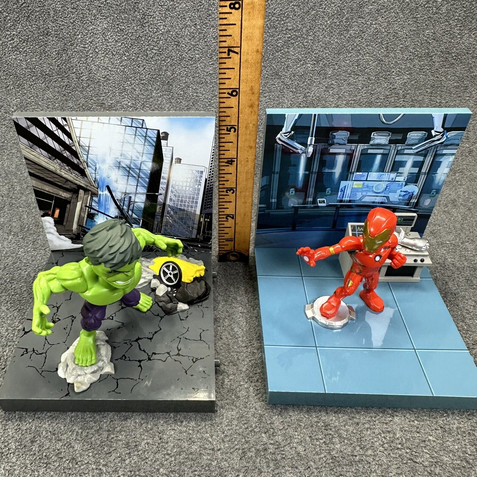 Marvel The Loyal Subjects Iron Man & Hulk Superama Diorama Posed Figures