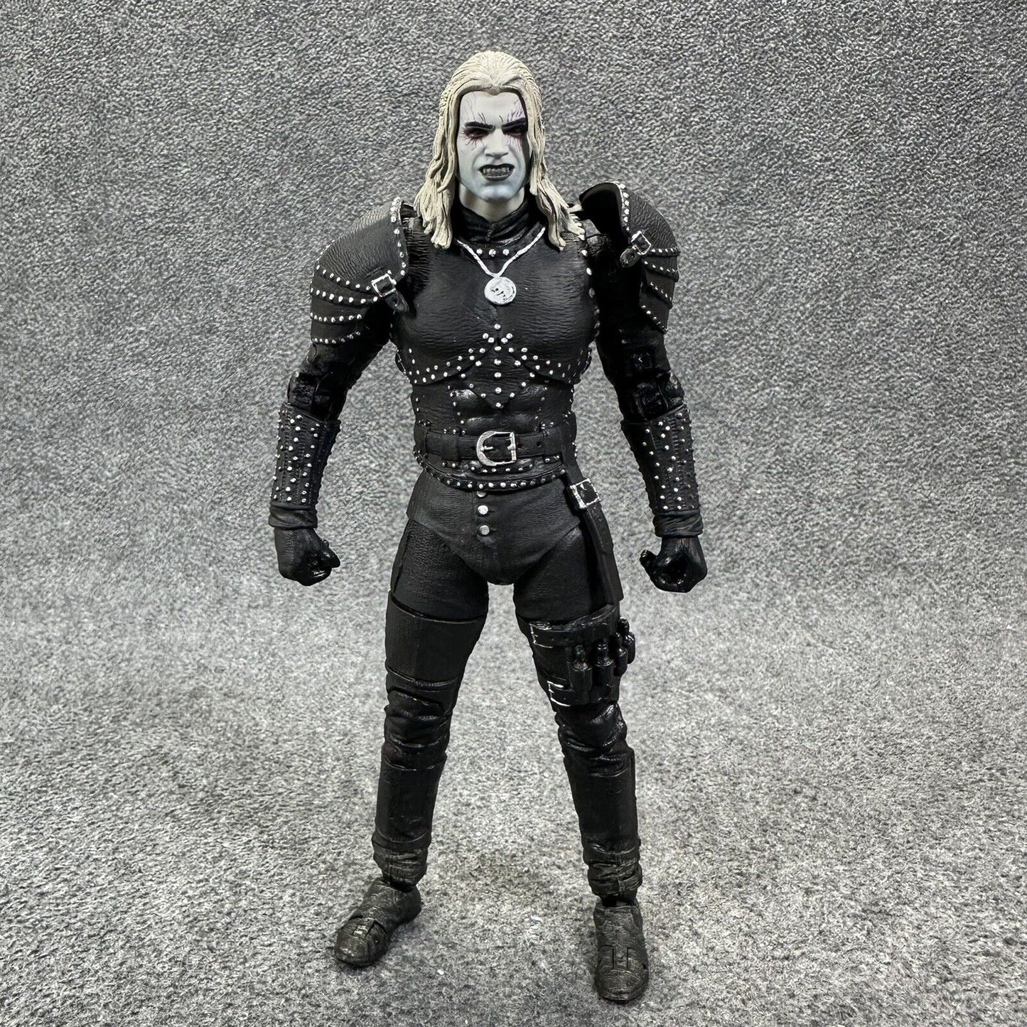 McFarlane Netfix The Witcher Geralt of Rivia Henry Cavill 7" Action Figure