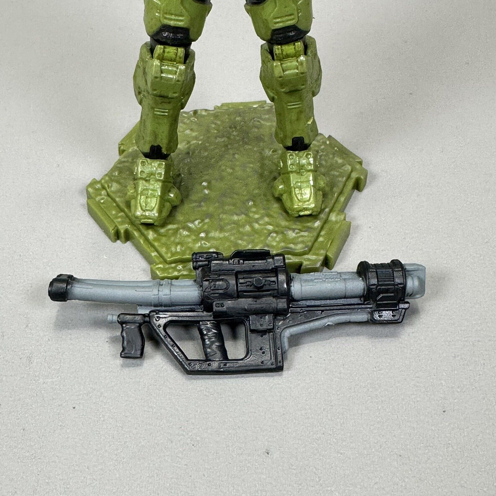 World of Halo Master Chief 4.5" Action Figure w/ SPNKr Rocket Launcher and Base