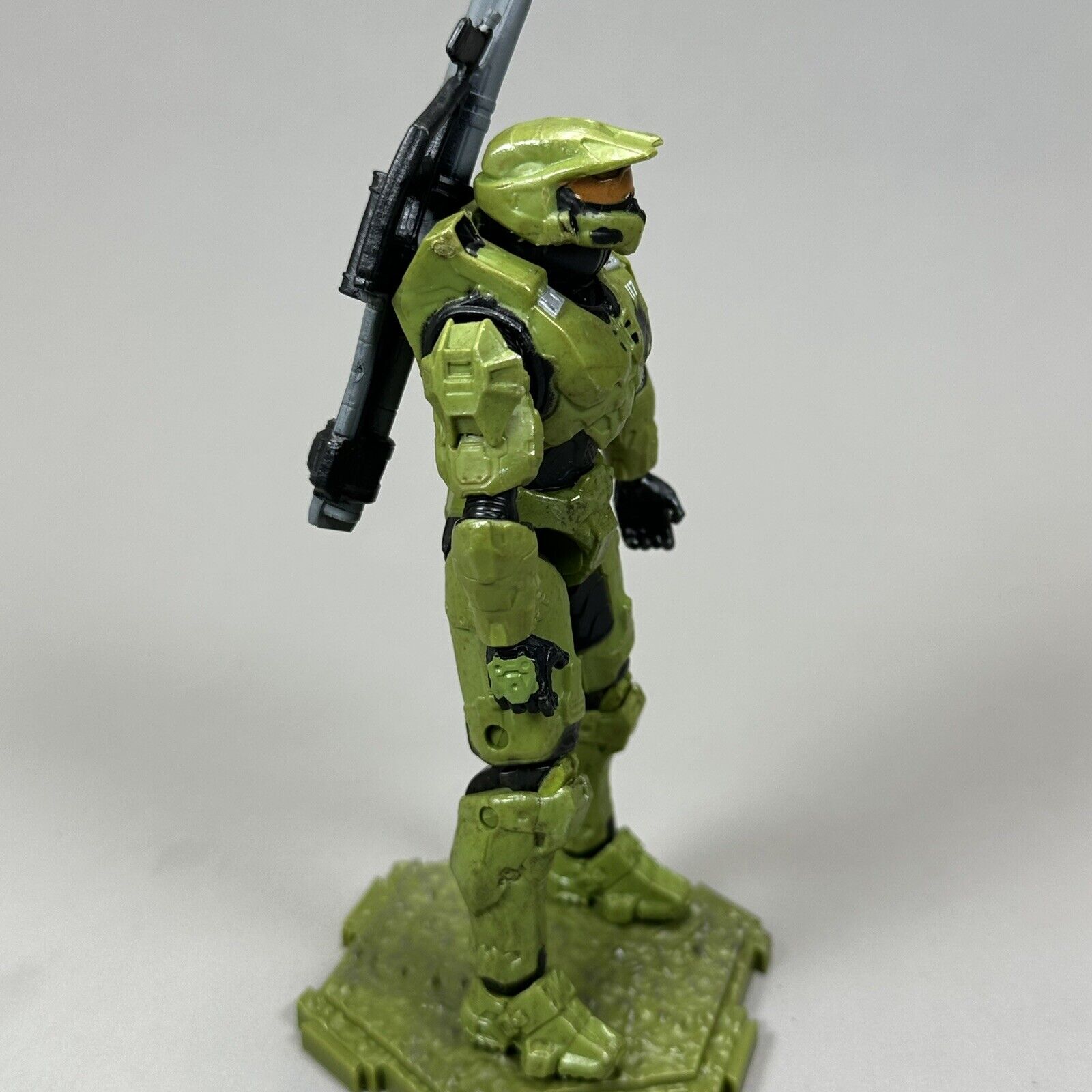 World of Halo Master Chief 4.5" Action Figure w/ SPNKr Rocket Launcher and Base