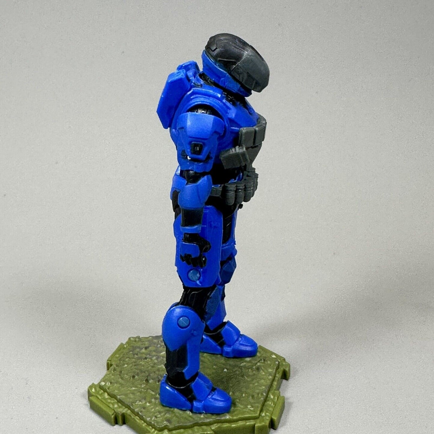 World of Halo Blue Spartan Gungir 4.5" Action Figure from UNSC Checkpoint