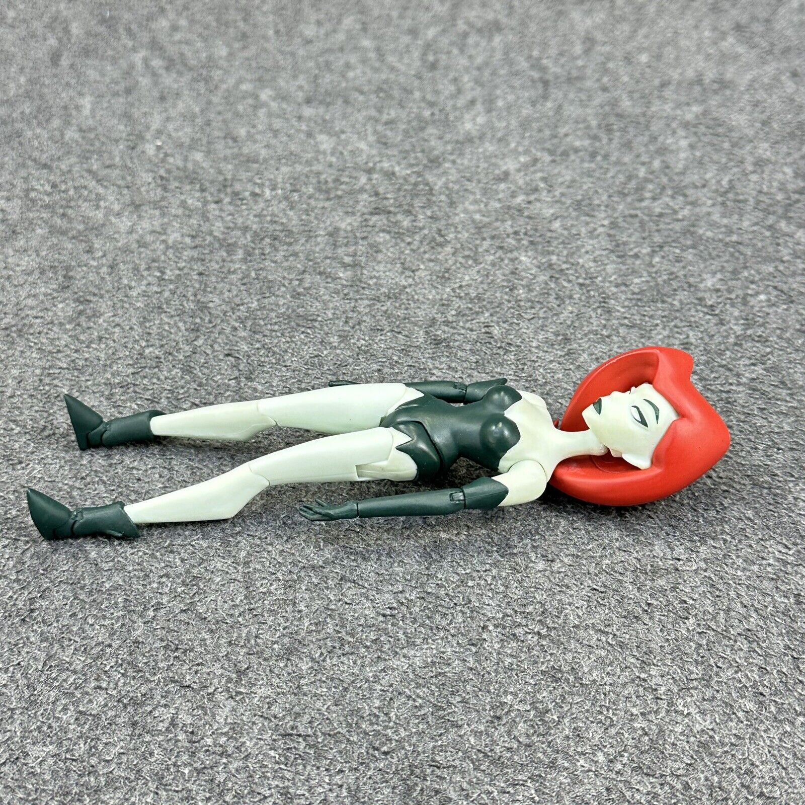 DC Collectibles Batman: The Animated Series #8 Poison Ivy 5.5" Action Figure