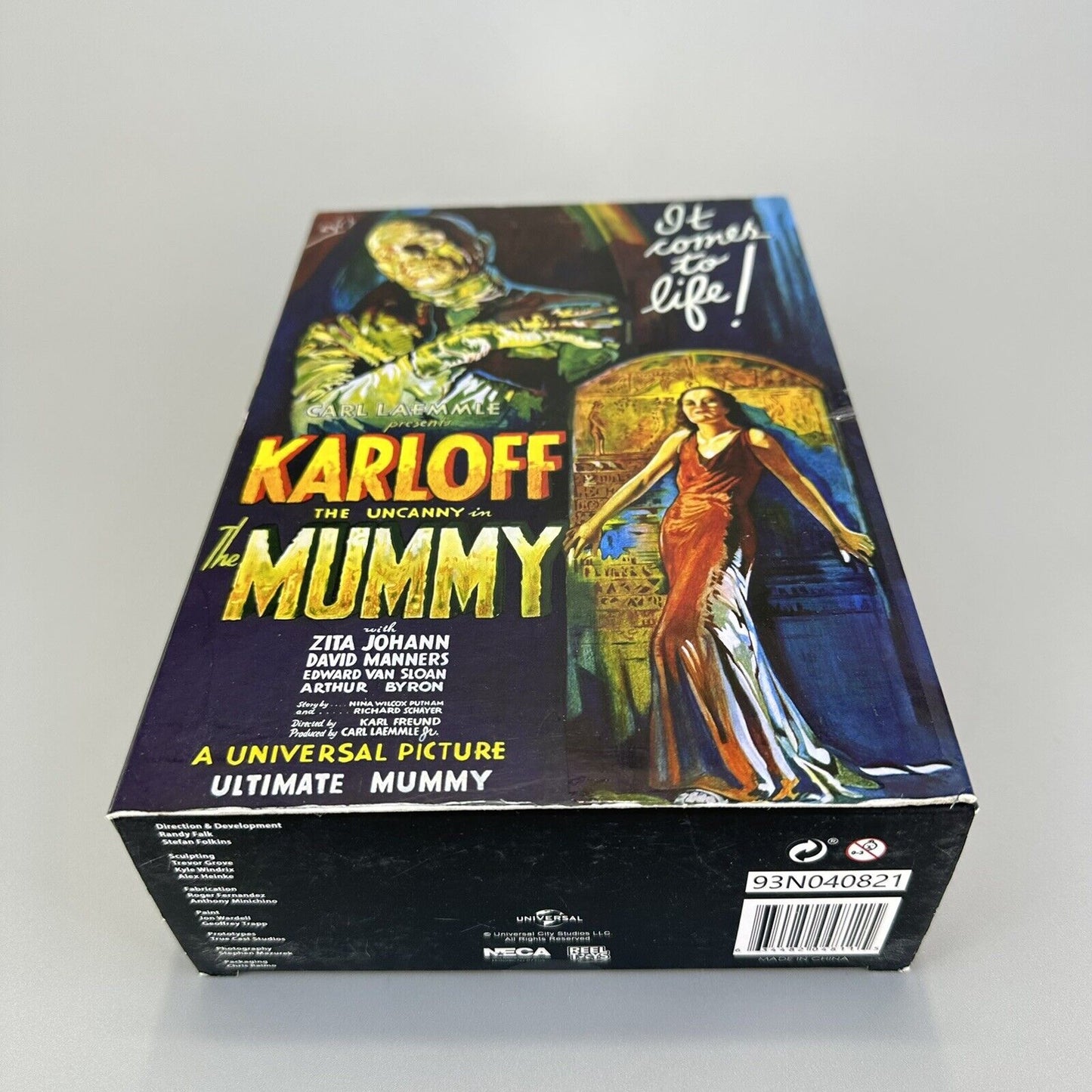 NECA Universal Monsters The Mummy 7" Action Figure w/ Casket Bundle Diorama Set