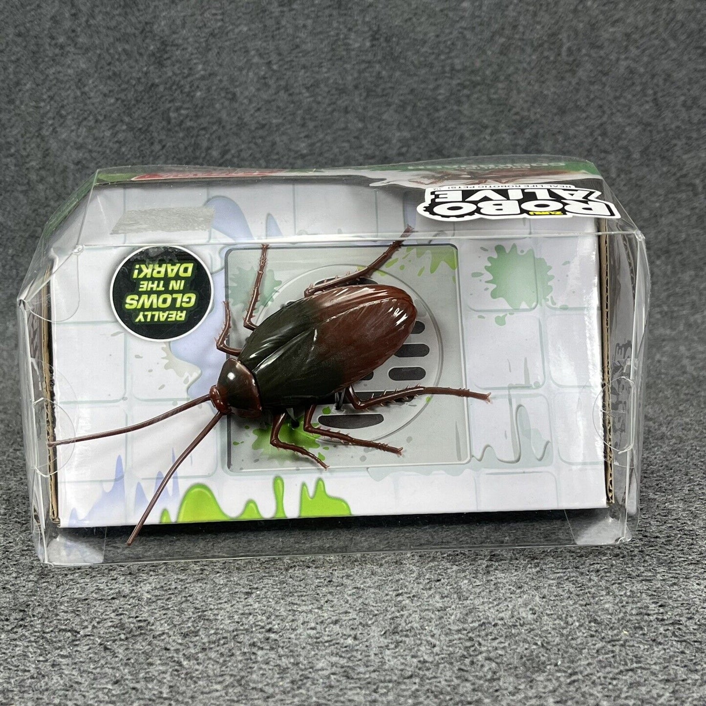 Zuru Robo Alive Crawling Cockroach Crawls Like a Real Cockroach! Glows in Dark