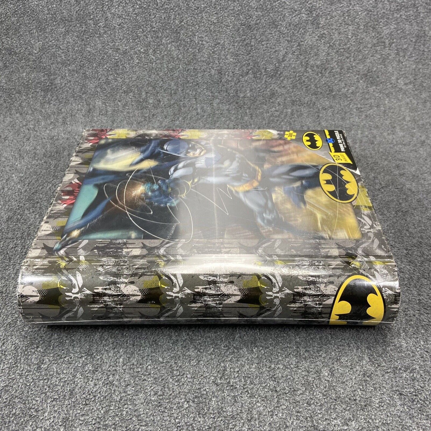 Batman 3D Puzzle DC Comics  300 Pcs Factory Sealed Book Shaped Tin Box - New