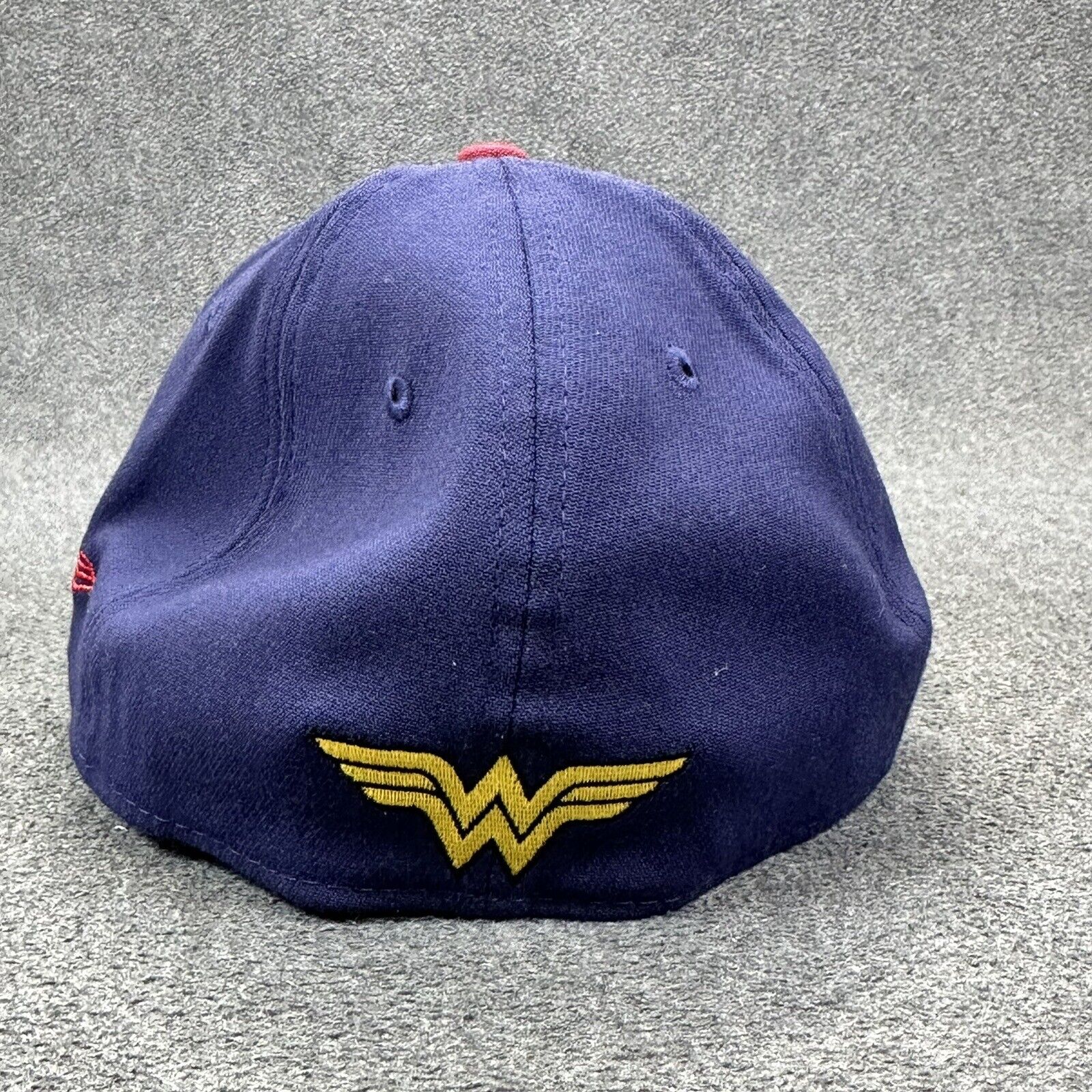 DC Comics DC Bombshells Wonder Woman New Era 39Thirty Med-Large Blue Fitted Hat