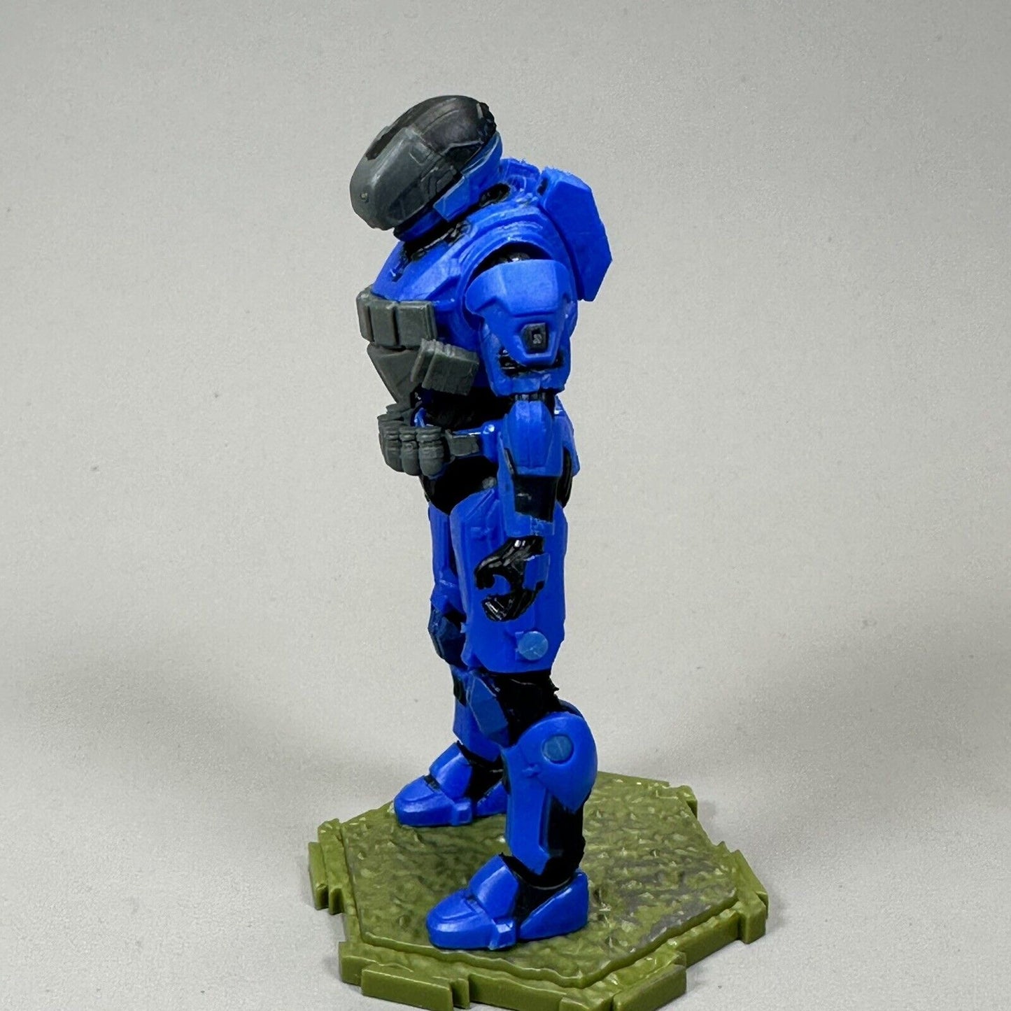 World of Halo Blue Spartan Gungir 4.5" Action Figure from UNSC Checkpoint