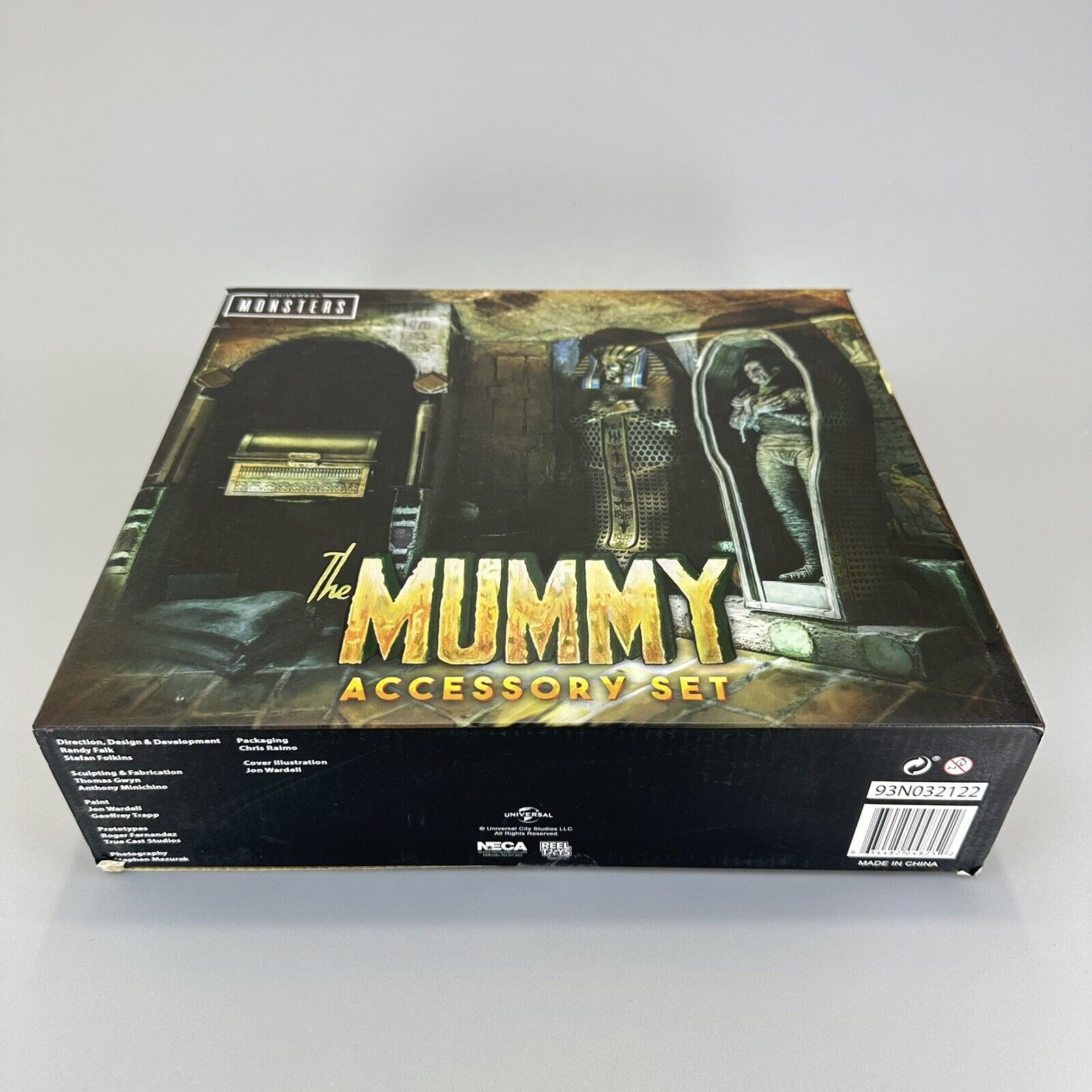 NECA Universal Monsters The Mummy 7" Action Figure w/ Casket Bundle Diorama Set