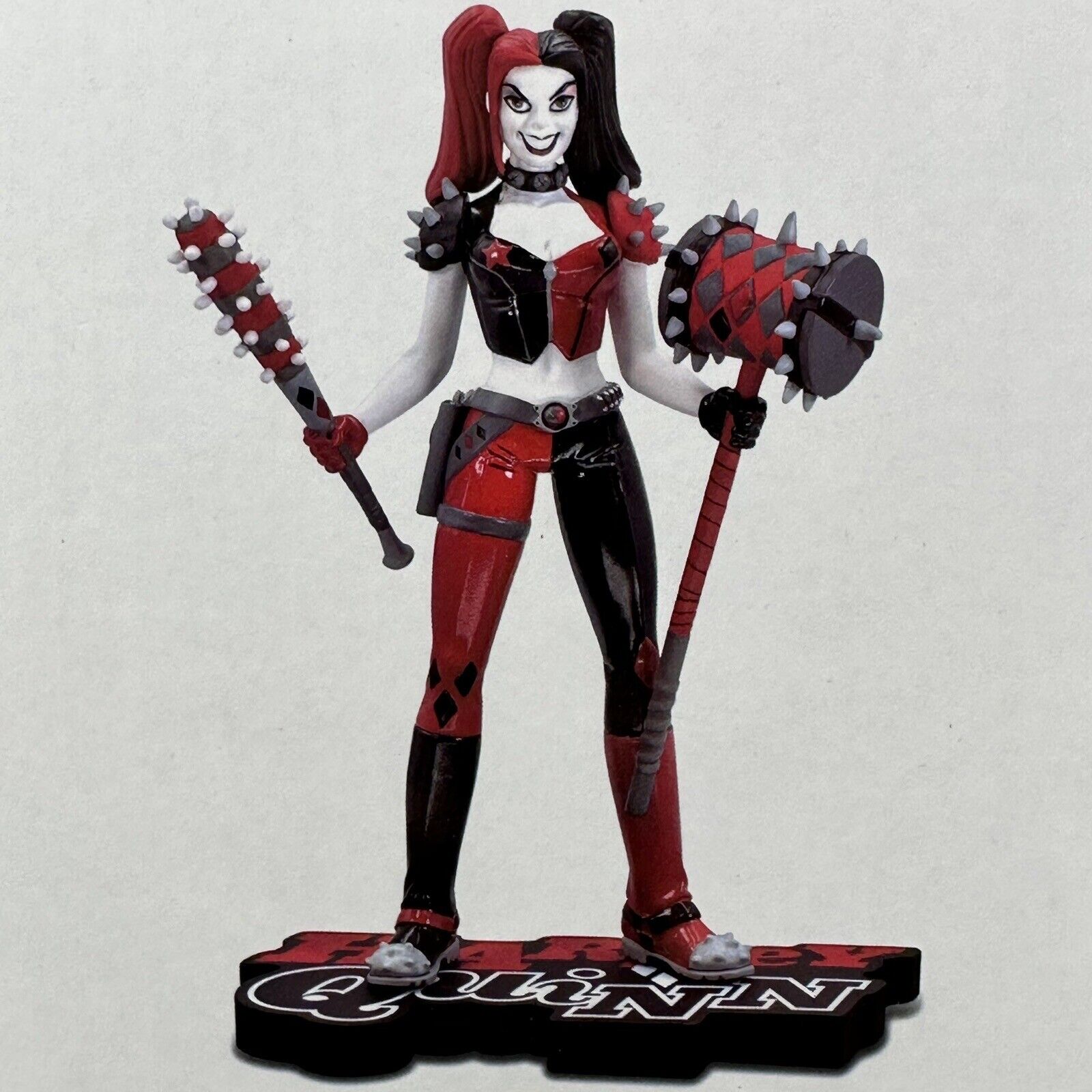 DC Direct Harley Quinn Red White & Black by J. Amanda Connor 1:10 Statue - New