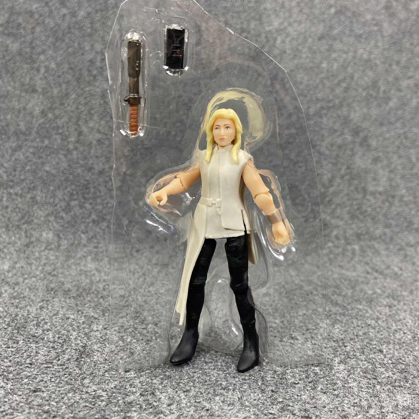 Jurassic World Dominion - Soyona Santos 3.75" Figure From Release N Rampage Pack