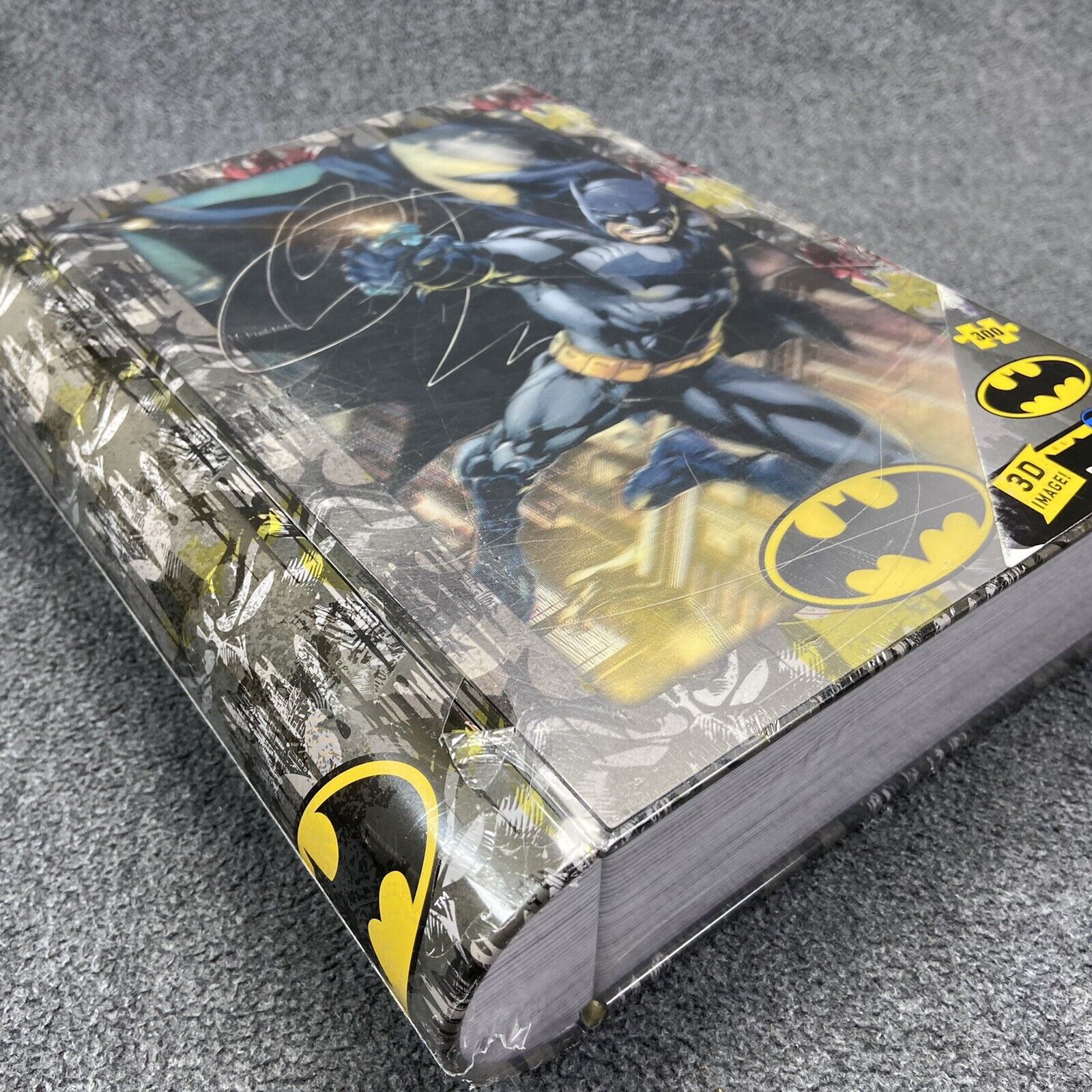 Batman 3D Puzzle DC Comics  300 Pcs Factory Sealed Book Shaped Tin Box - New