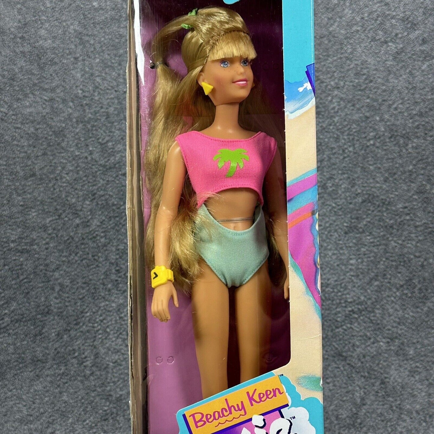 Beachy Keen Maxie Doll in Cut Out Swimsuit Accessory Vintage 1988 Hasbro