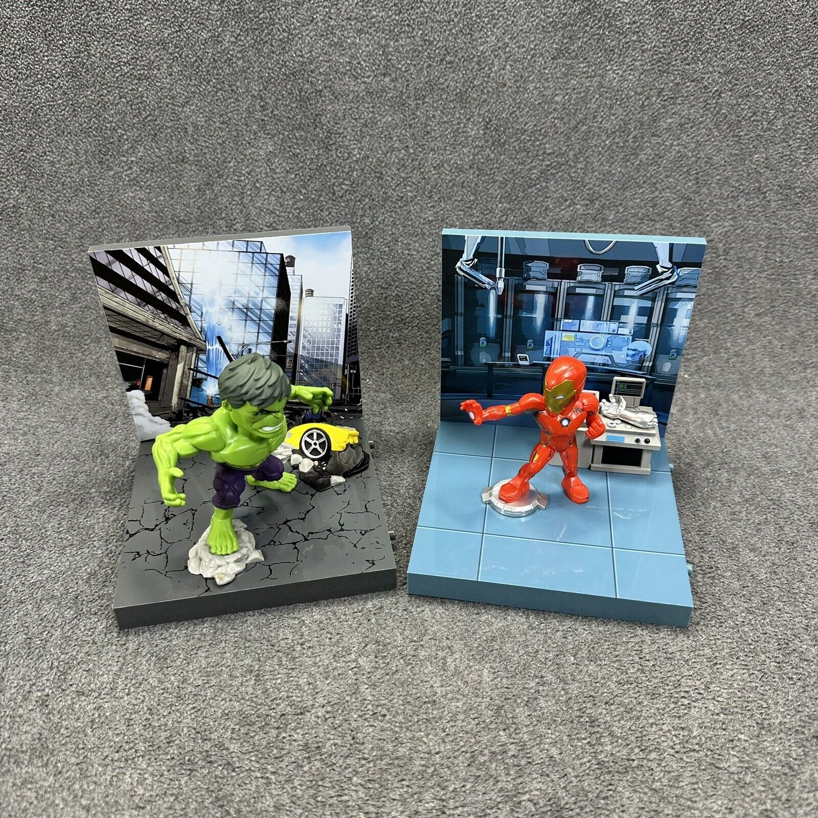 Marvel The Loyal Subjects Iron Man & Hulk Superama Diorama Posed Figures