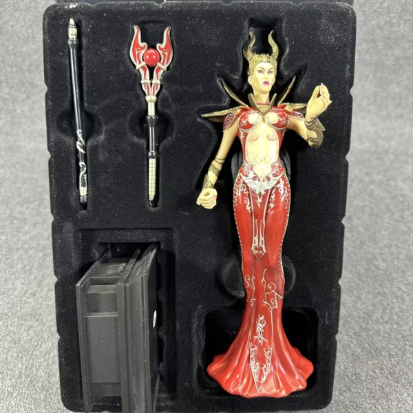 Two Worlds 2 Royal Edition Collectors Edition Statue, PC Game & Extras - Image 7